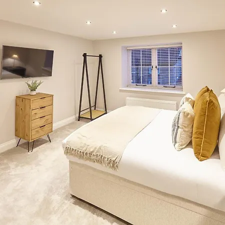 Host & Stay- Graham House