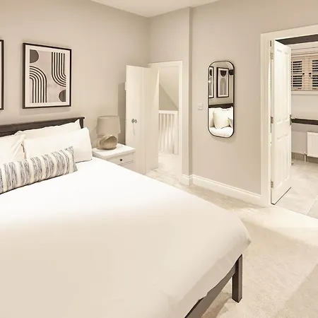 Host & Stay- Graham House