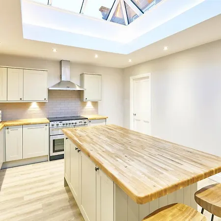 Host & Stay- Graham House Semesterbostad