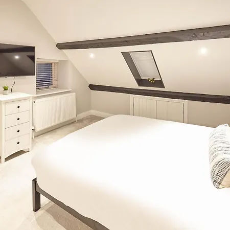 Host & Stay- Graham House *