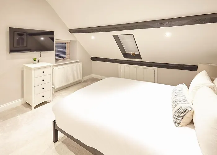 Host & Stay- Graham House *