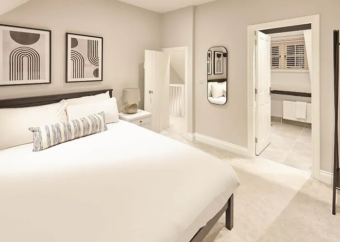 Host & Stay- Graham House