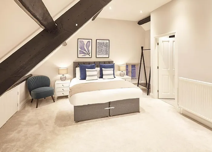 Host & Stay- Graham House