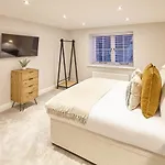 Host & Stay- Graham House