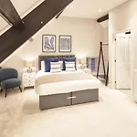 Host & Stay- Graham House