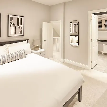 Host & Stay- Graham House